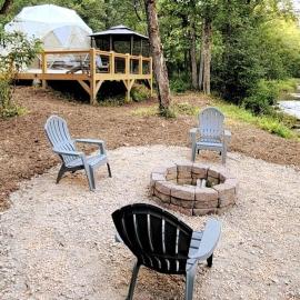 Geodome Nature Escape, Creekside, WIFI & Hot Shower, hotel v destinácii Purlear