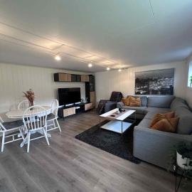 Basement apartment in beautiful Volda、Voldaのホテル