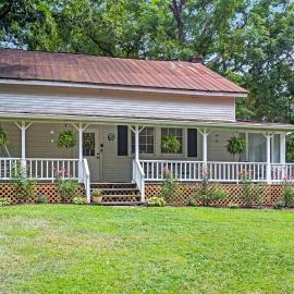 Deep Roots Retreat Historic Kingston Springs Home Pets Welcome Near Nashville, hotel in Kingston Springs