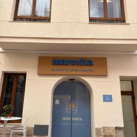 Marevita Hostel-Quiet & super hygienic hostel with privacy beds-Ideal for winter stays, khách sạn ở Alicante
