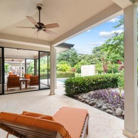 Beautiful Home in a Gated Neighborhood Walking Distance to the Beach with Garden Views and a Pool, hotel in Brasilito