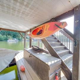 3 BR Cozy Lakefront Cottage