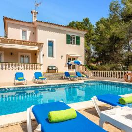 Villa Manuel by Villa Plus
