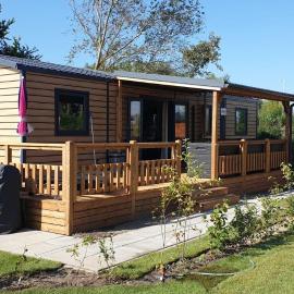 Sfeervol chalet Renesse 3 slpk 2 badk airco, hotel v destinaci Renesse