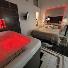 Secret Love Jacuzzi ou Midnight Spa, hotel v destinaci Blois