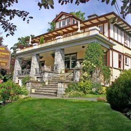 Abbeymoore Manor Bed & Breakfast Inn, hotel in Victoria