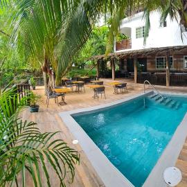 Negril Huts - West End Cliffside Cottages with Sea Access, Hotel in Negril