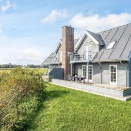 5 star holiday home in Rømø, hotel sa Sønderby