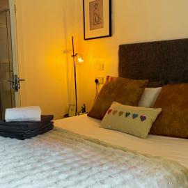En-suite Double Room Park Royal with off-site Gym Access