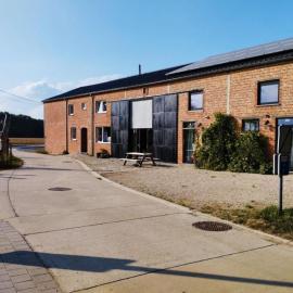 Farmhouse with garden in Heers, hotel en Heers