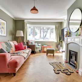Charming 4 bedroom home in Felsted, hotel in Felsted