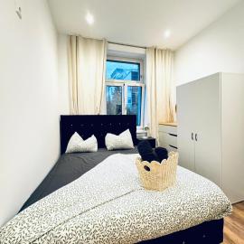 Studio Apartment with Washer Near Central Area