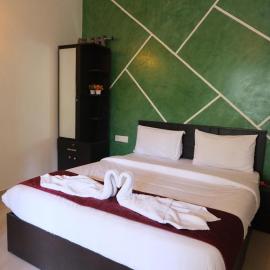 Skyfall adventure rooms, hotel in Meppādi
