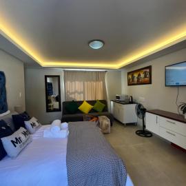 Immaculate,Alttrative &Modern 6 minutes away from the beach, hotel en Ciudad del Cabo
