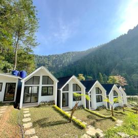 Tawangmangu में, होटल ULYAKABIN Glamping Tawangmangu Private Pool Air Hangat No BBQ
