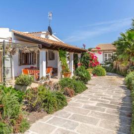 Cottage 50 m From the Beach Up to 4 Guests, hotel in Son Serra de Marina