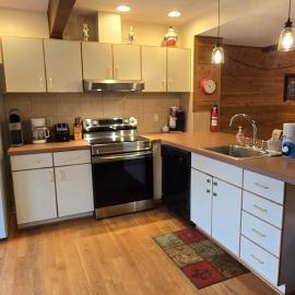 Wooded Wonder-2 Bedroom Ski-in and out with Hot Tub, מלון במקהנרי