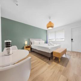 Stylish Miami Studio - Parking & Gym - Near Aventura