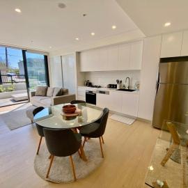 Executive One Bedroom apartment and Courtyard Retreat, hotell i Engadine