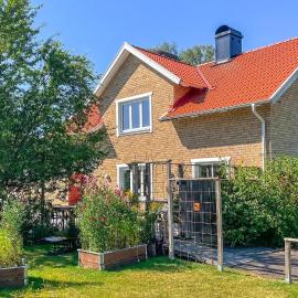 Nice Home In Värnamo With Sauna, hotel en Värnamo