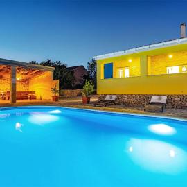 Luxurious Home In Vinjerac、ヴィンイェラックのホテル