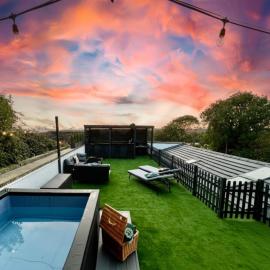 Elevated Escape - Hot tub, Sauna, Rooftop Terrace, Private Cinema Room, hotel a Seabrook