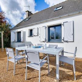 Maison pour 6 avec terrasse et jardin, hotel in Guissény