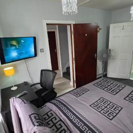 Fenia Estate, hotel in Barking