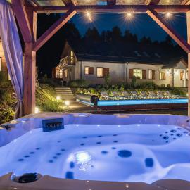 Modrzewiowe Zacisze – hotel w mieście Chocieszow