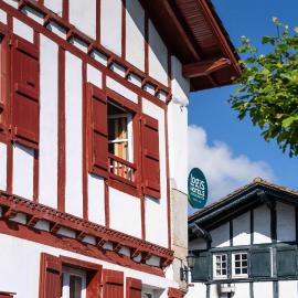 Logis Hôtel Baratxartea, hotel Sare-ban