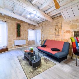 Immeuble 3 Apparts Centre historique St Gilles MaisoncarreeConciergerie, hotel i Saint-Gilles