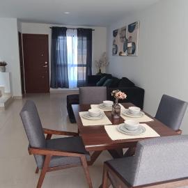 Casa de 2 plantas, confort y ubicación estratégica, hotel en Capellanía