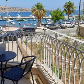 Stunning Seafront Apartment with spectacular sea views