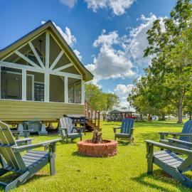 Cozy Couple’s Retreat w/ Porch on Bayou Teche!