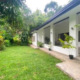 Laavulu, Hotel in Katugastota
