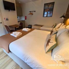 The Distinguished Squirrel - Room 4 - New Forest, hotel em Dibden