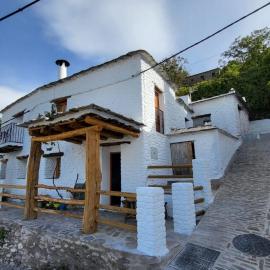 Casa Rural La Higuera, hotel in Pampaneira