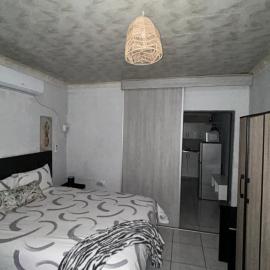 Amza guest room, hotel in Mogwase