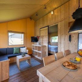 Safari lodge for 6 people with veranda near the IJsselmeer