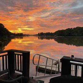 Cottage on Cypress Bay near Paris Landing State Park, hotel in New Concord