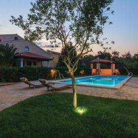 Oliva Holiday Apartment, מלון בבניולה