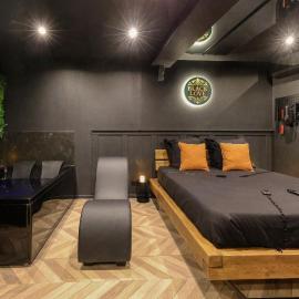 BlackLove room
