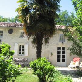 Gite du Calme 3 Star Bed & Breakfast Cognac, hótel í Chérac