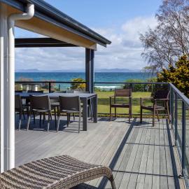 Still Water Retreat - Idyllic Taupo Lake front home near Taupo town, hotel in Waitahanui