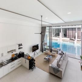 Elegant Pool Access Townhouse Near Beach