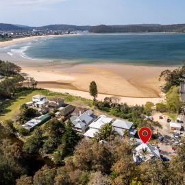 Umina Beachside Getaway - Hot Tub - 5 Bedrooms, hotel a Umina