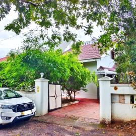 Citadel Luxury Villa Trivandrum-Just 10 min to Railway Station & 5 Min to Sri Padmanabha Swamy Temple, Home away from Home in Kerala, hotel i Thiruvananthapuram
