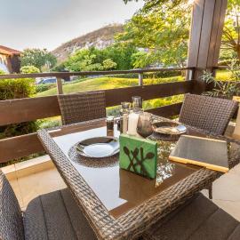 Private Home in Thracian Cliffs Golf & Beach Resort by Flat Mаnager, hotel a Bozhurets