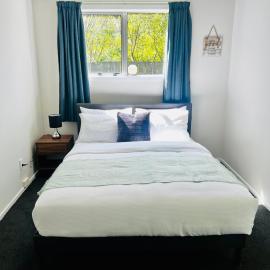 Sunny private room with private bathroom
