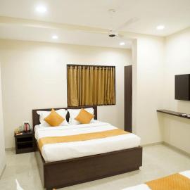 Hotel Visawa Residency 5 min Walk From Mahalaxmi Temple Kolhapur, hotel di Kolhapur